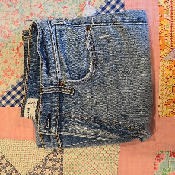 Abercrombie Classic Fit Mom High Rise Jeans | Size 28 - Picture 2 of 6